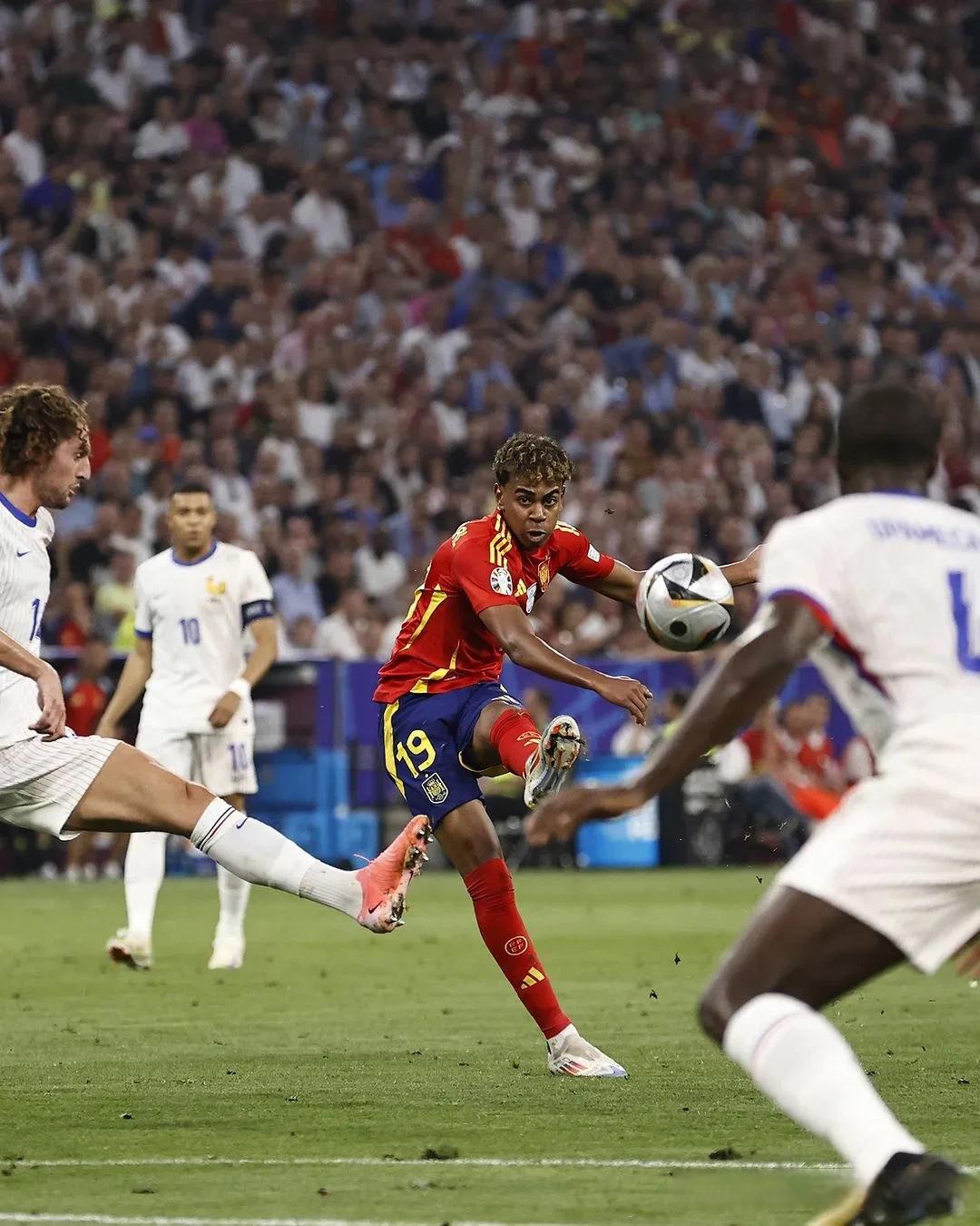 1JJ- 梅西新赛季技艺秀让对手无奈让球迷至嗨 