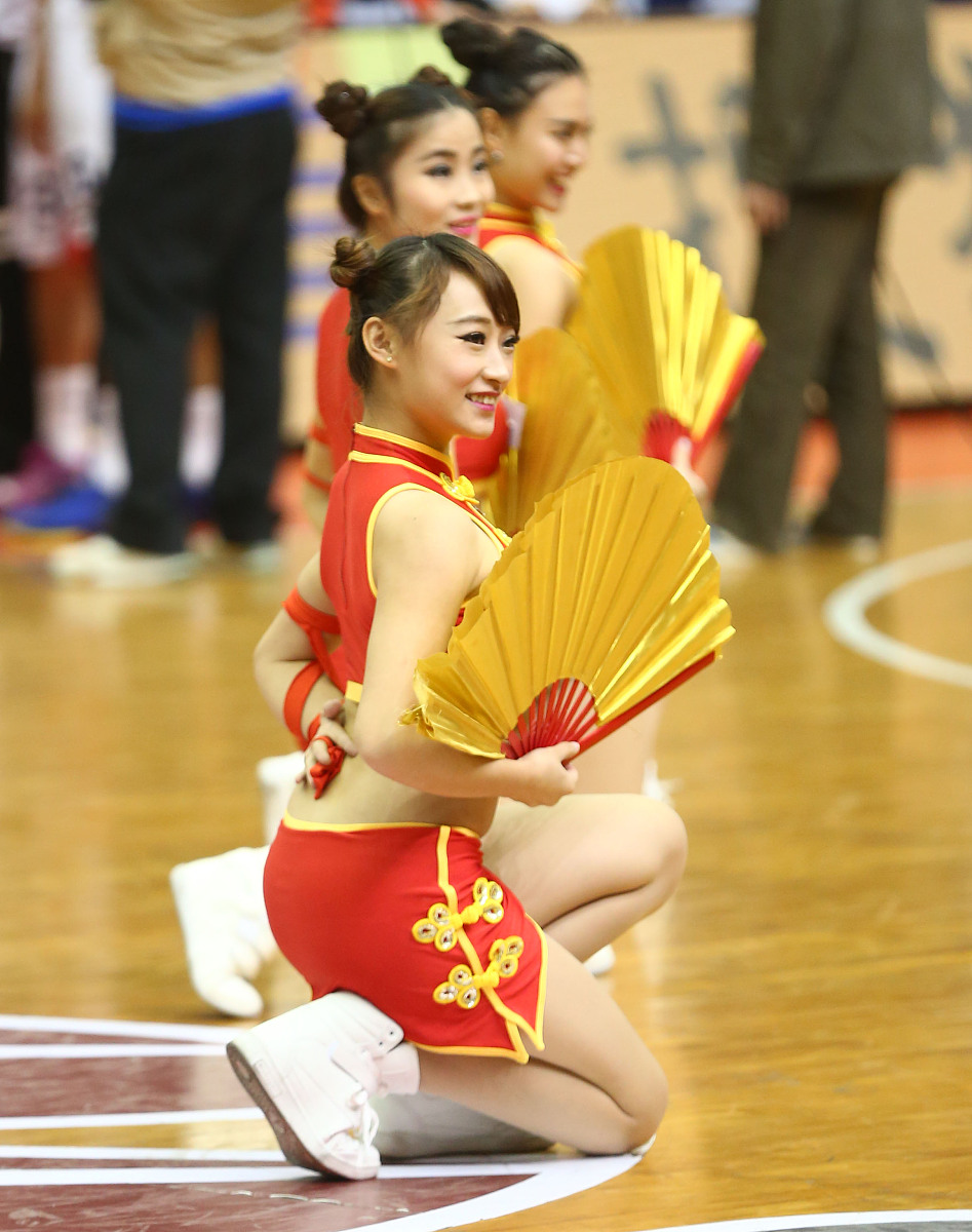 1竞技-关于穆古鲁扎回归赛场,赛事规则更新首场状态亮眼,美国队观众沸腾!的信息