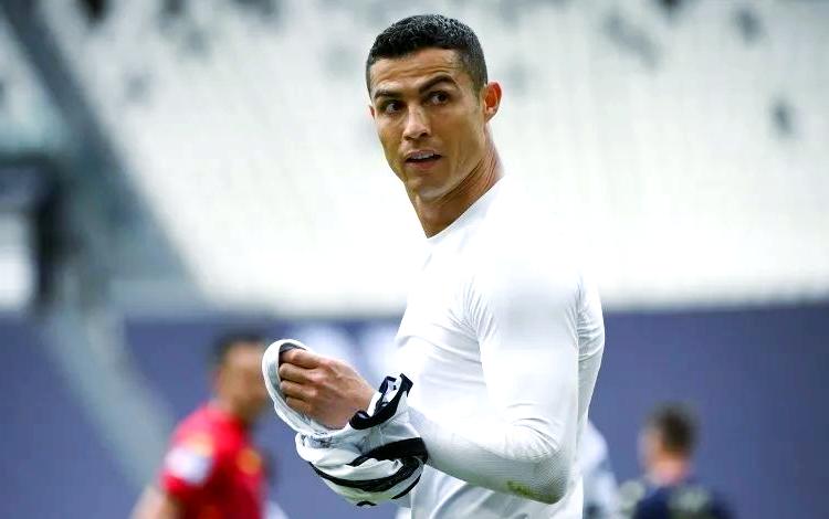 c罗在尤文图斯比赛中回归赛场,逆转引发热议的是谁 c罗在尤文图斯比赛中回归赛场,逆转引发热议的是谁