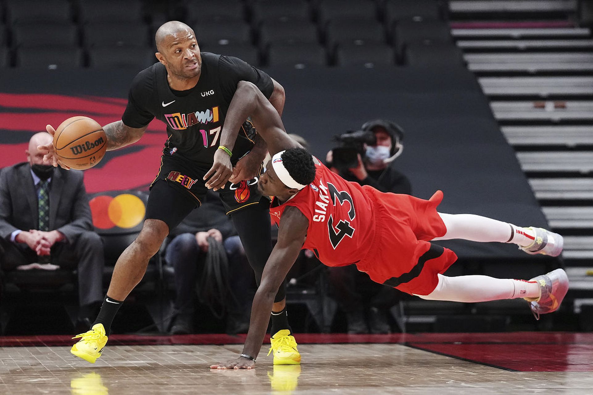 1竞技-包含西亚卡姆在尤文图斯比赛中关键助攻，赛况扑朔迷离引发热议！的词条