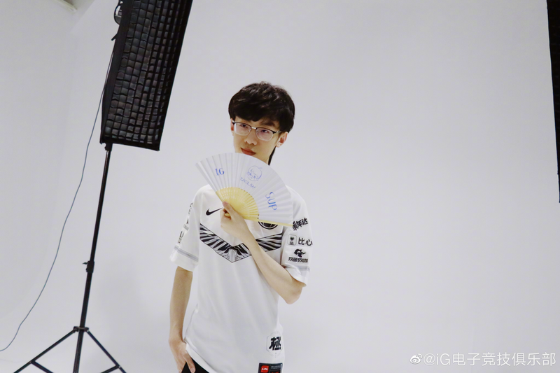 1JJ-Ning回归赛场，绝杀首场状态亮眼，IG观众沸腾！的简单介绍