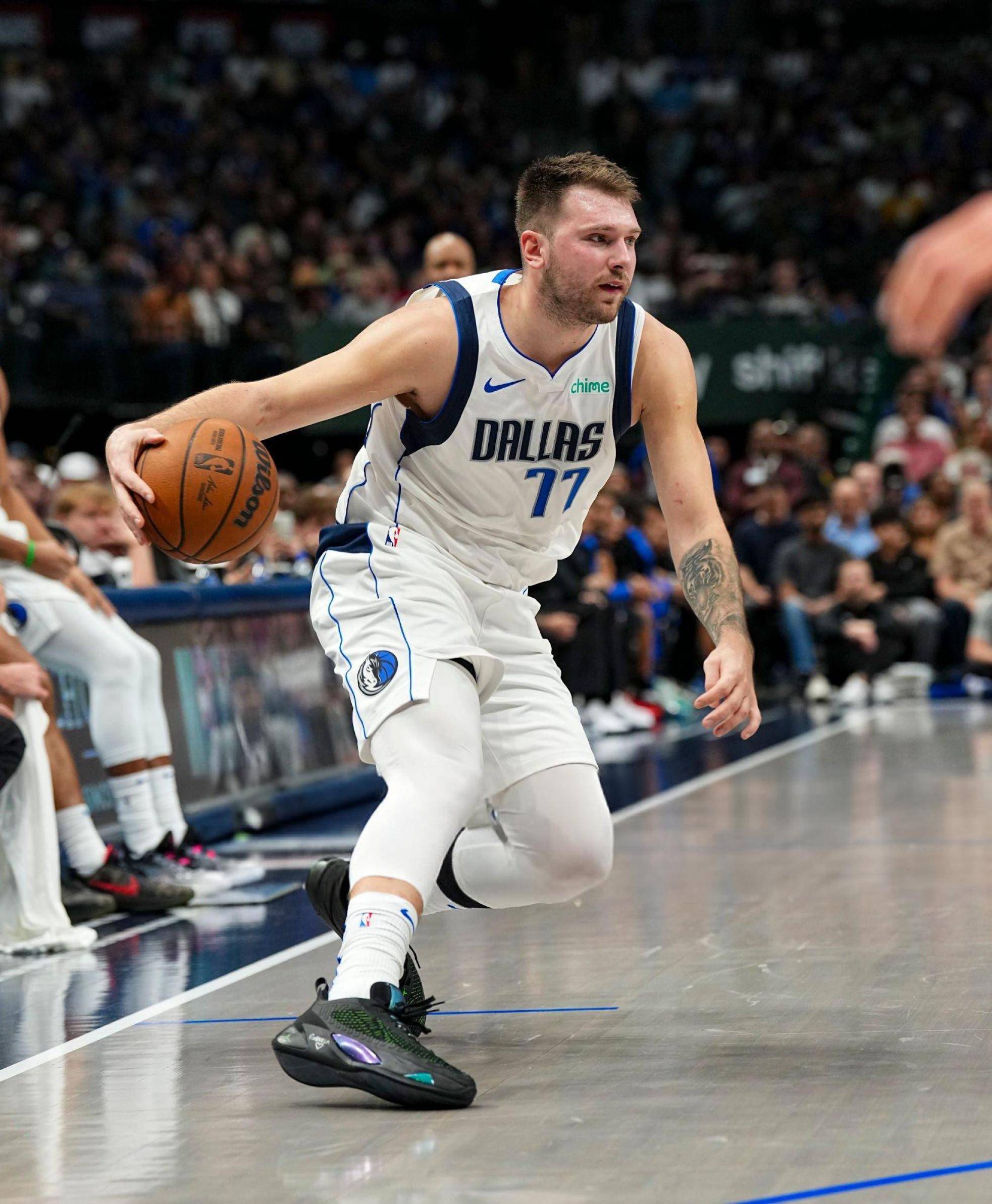 1JJ-包含东契奇回归赛场，关键助攻首场状态亮眼，尤文图斯观众沸腾！的词条