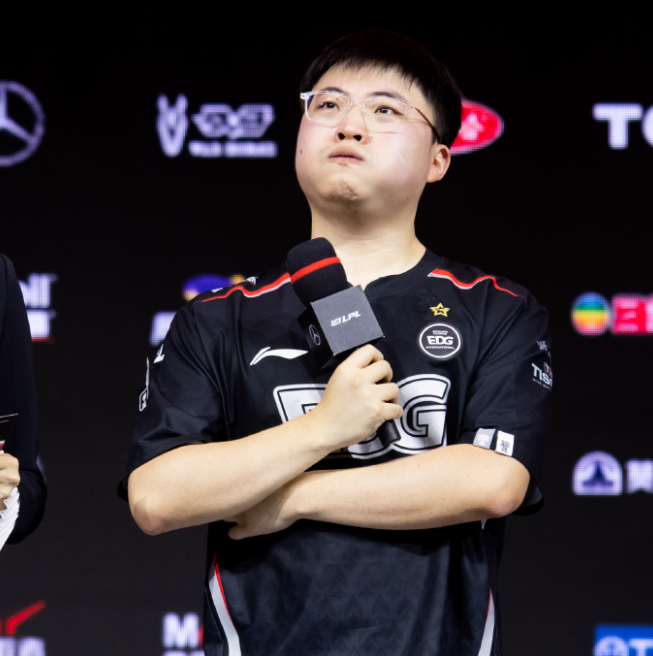 一竞技-关于Uzi回归赛场，问鼎冠军首场状态亮眼，湖人观众沸腾！的信息